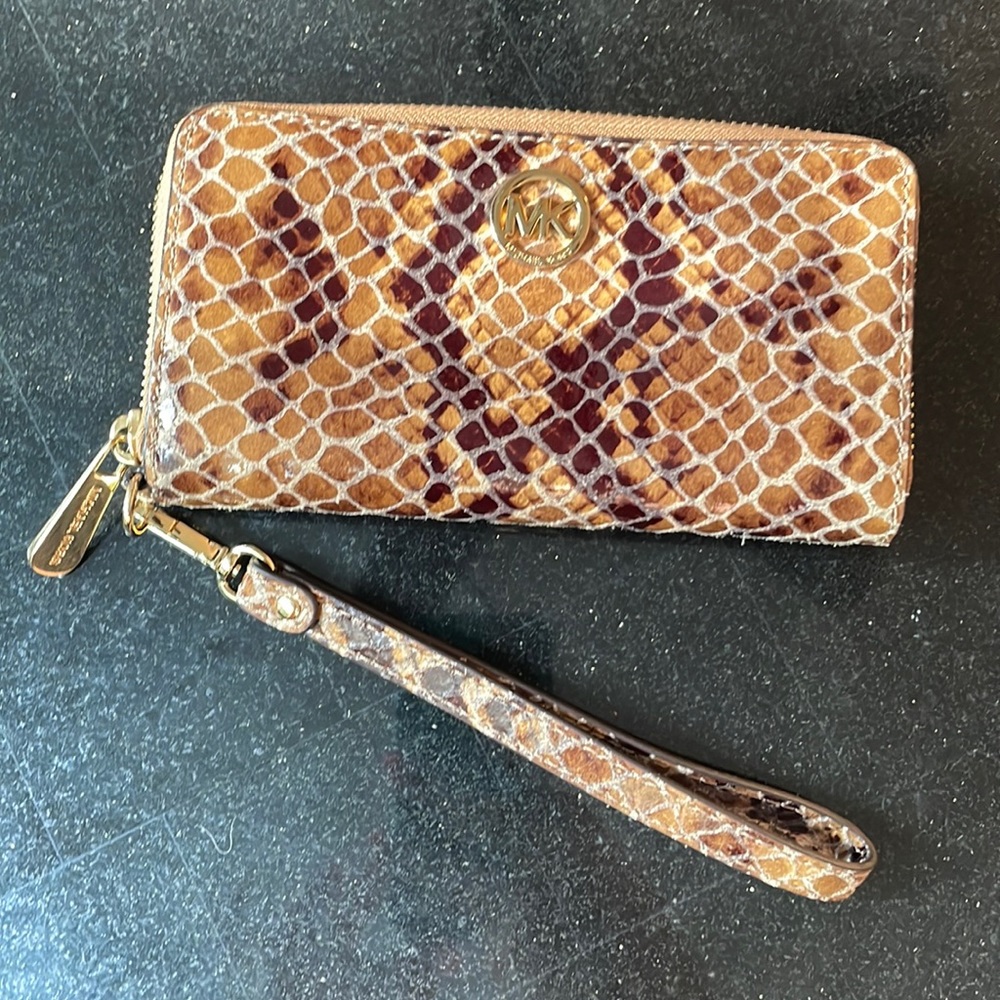 Michael Kors Wristlet Wallet
